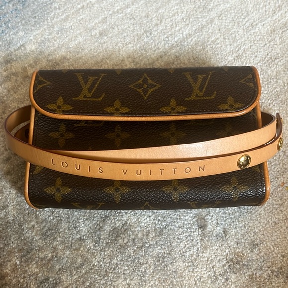 LV Florentine Belt Bag XS - Picture 2 of 16
